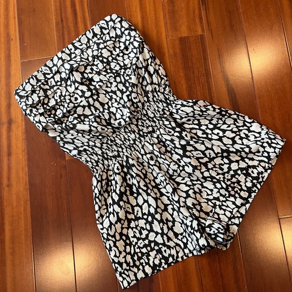 bebe Pants - Bebe Romper Shorts One-Piece Strapless‎ Animal Print Black White Ruffle XXS 2XS